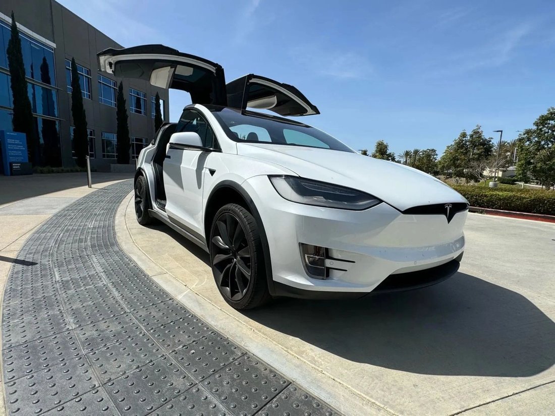 Suv in Riverside, CA, United States 3 - 18118378