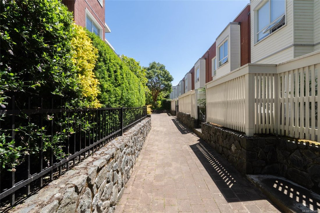 Condo in Victoria, British Columbia, Canada 3 - 18289251