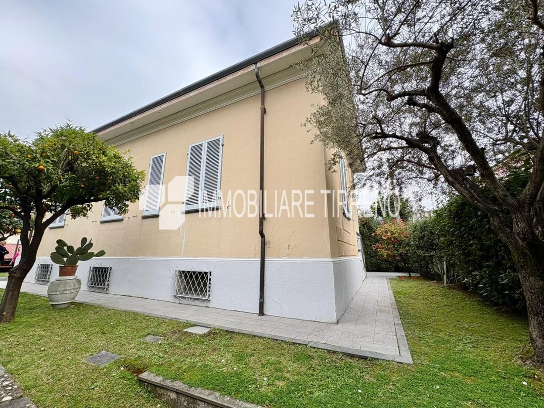 Villa à Centre, Massa, Italie 1 - 18285356