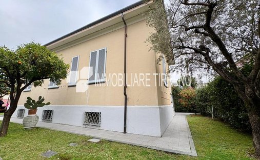 Villa a Centro, Massa, Italia 1