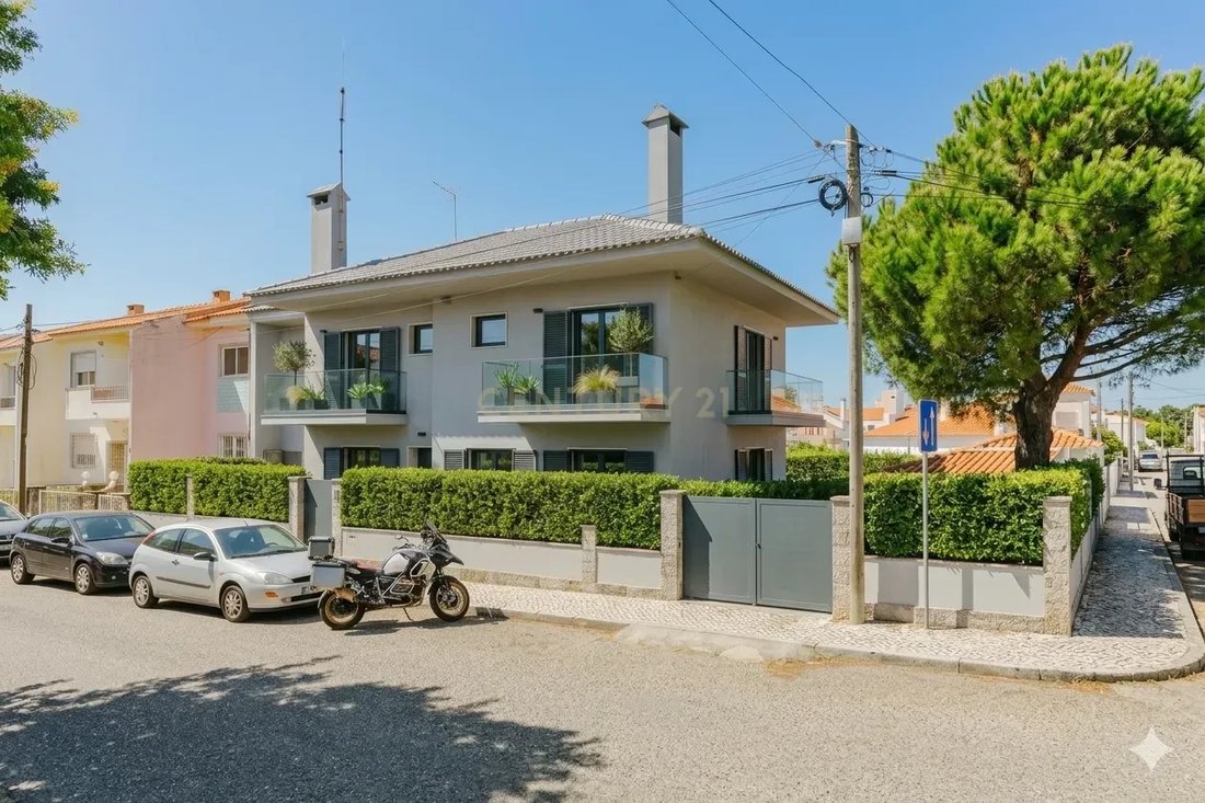 Villa in Carcavelos e Parede, Lisbon, Portugal 1 - 15488069