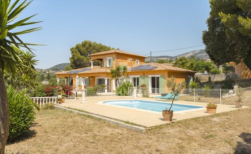 Villa in Nord Est, Ollioules, France 1