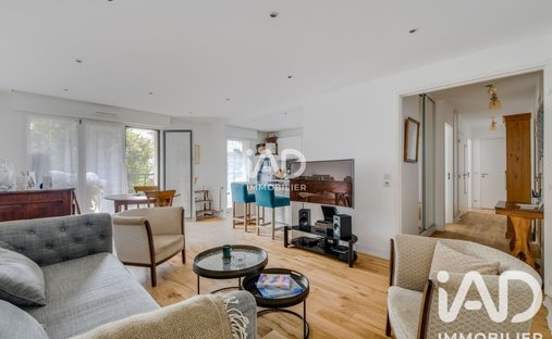 Apartment in Front de Seine, Levallois-Perret, France 1