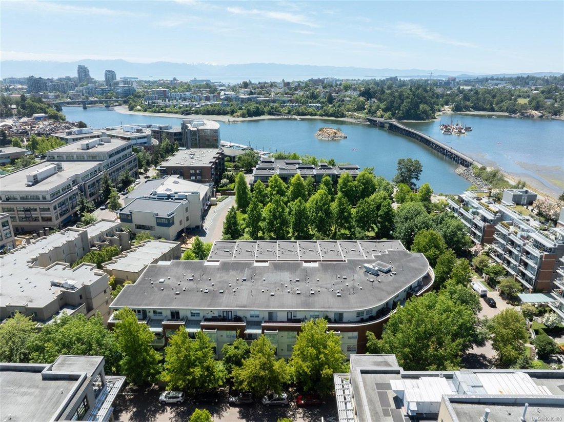 Condo in Victoria, British Columbia, Canada 1 - 18289251