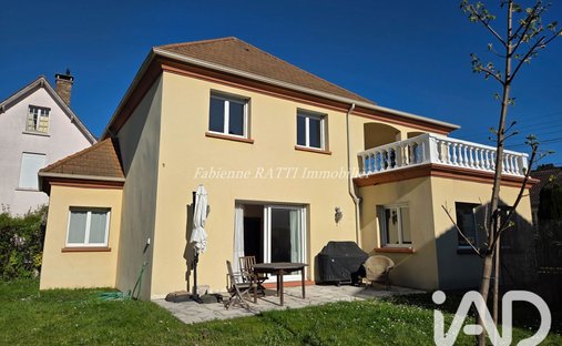 House in Village Doumer, Carrieres-sur-Seine, France 1