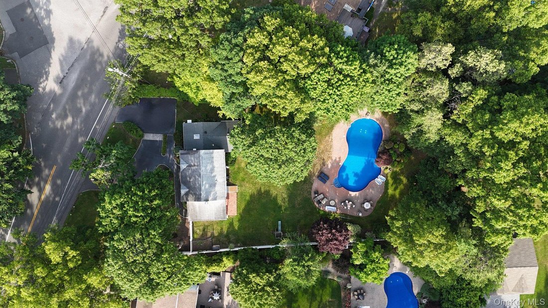 House in Hauppauge, New York, United States 2 - 18294921