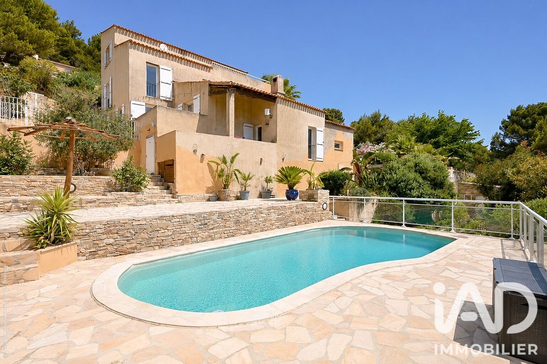 House in Carnoux-en-Provence, Provence-Alpes-Côte d'Azur, France 3 - 18290023