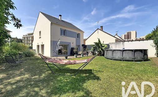 House in Le Plessis-Bouchard, Ile-de-France, France 1