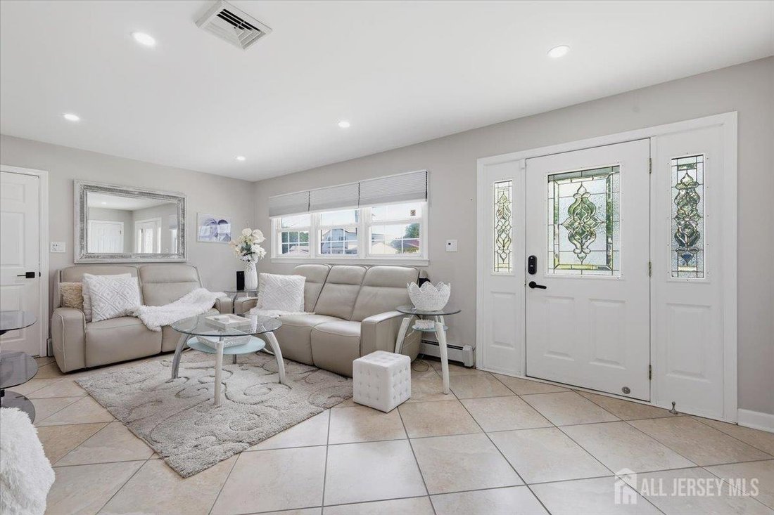 House in Woodbridge Township, New Jersey, United States 3 - 18288826