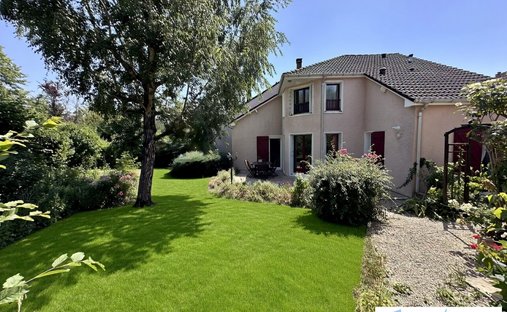 House in La Gravière-Centre Village, Voisins-le-Bretonneux, France 1
