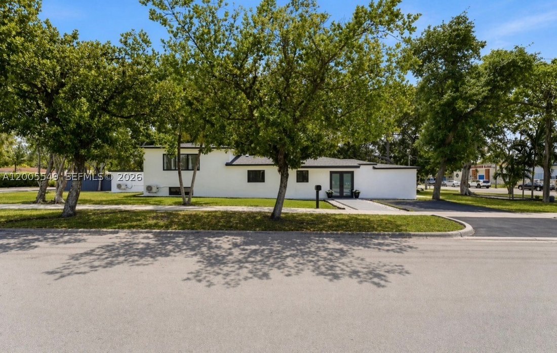 House in Miami, Florida, United States 3 - 18285112