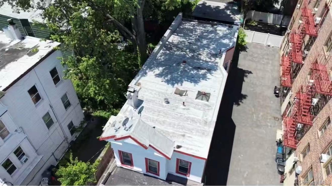 House in New York, New York, United States 2 - 18048230