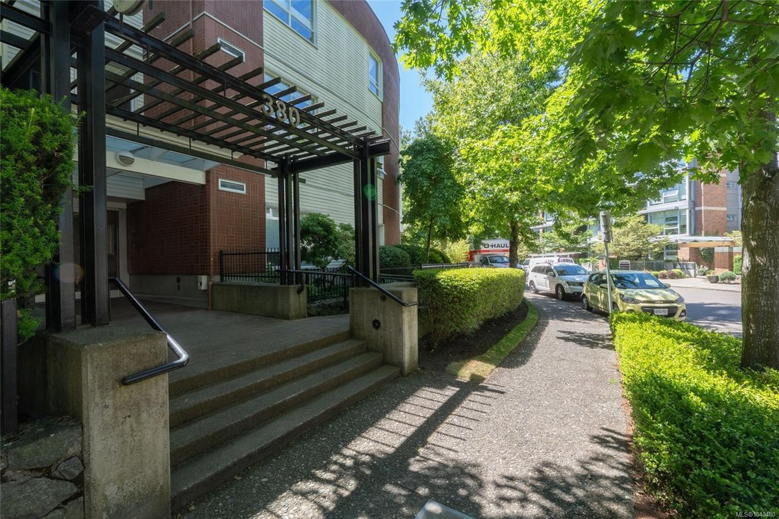 Condo in Victoria, British Columbia, Canada 2 - 18289251