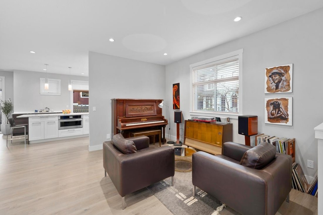House in Surrey, British Columbia, Canada 5 - 18289220