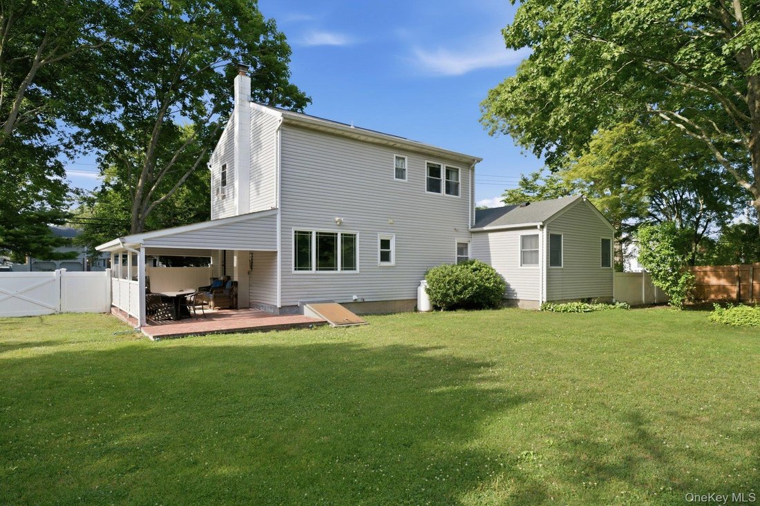 House in Hauppauge, New York, United States 5 - 18294921