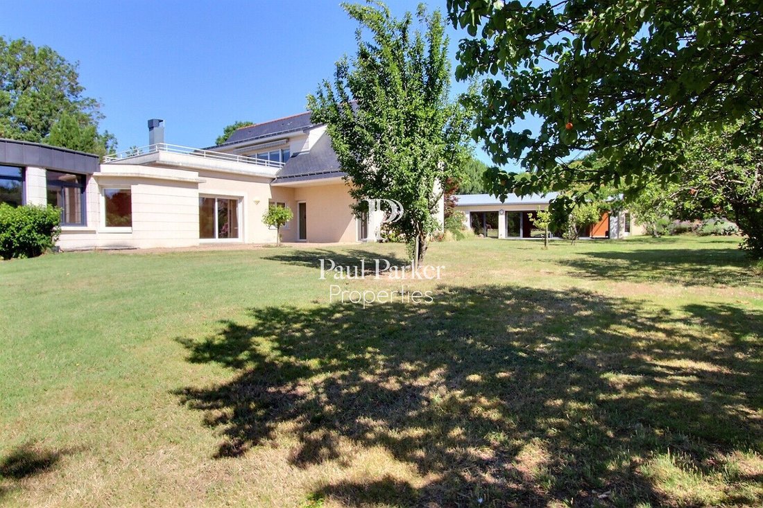 Villa in La Chapelle-Saint-Laud, Pays de la Loire, France 4 - 18294164