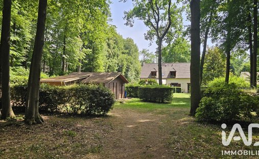 House in Est, Lamorlaye, France 1