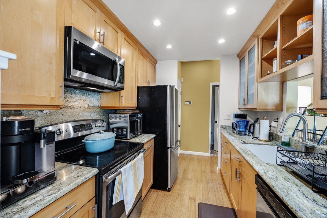 Condo in San Mateo, California, United States 5 - 18285277