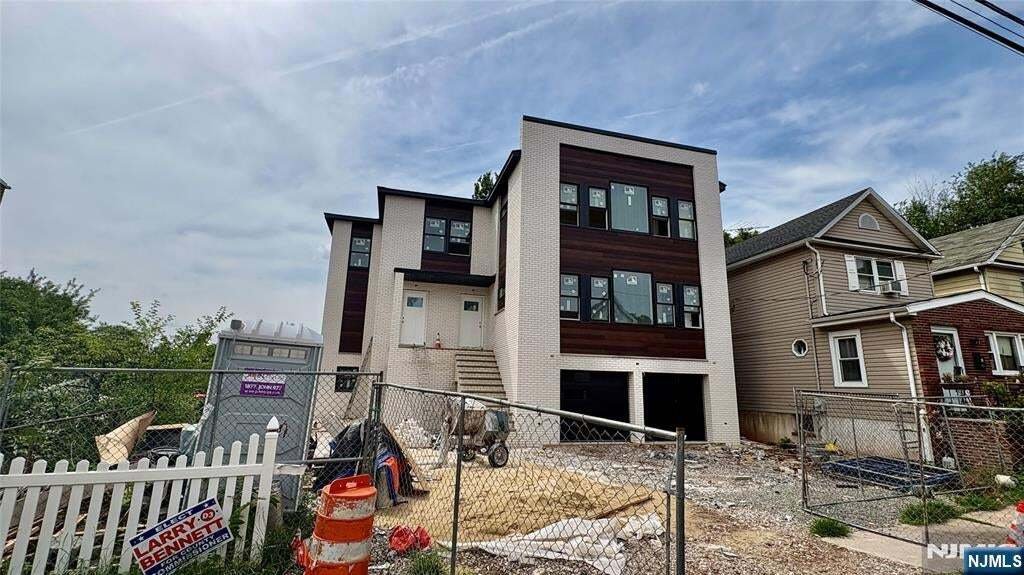 House in Kearny, New Jersey, United States 3 - 18290307
