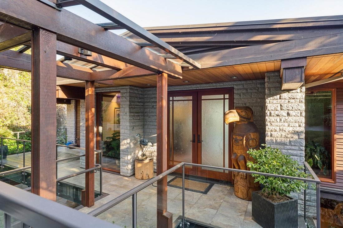 House in West Vancouver, British Columbia, Canada 2 - 18021073