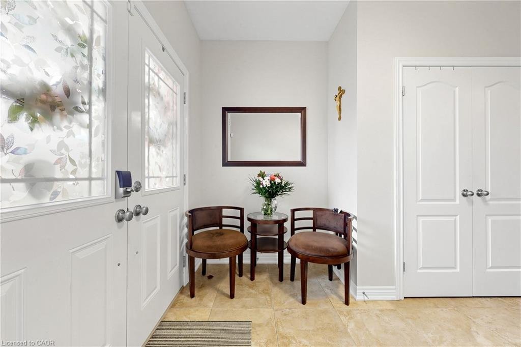 House in Hamilton, Ontario, Canada 5 - 18286093