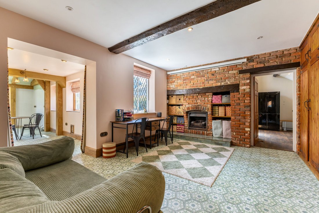 House in Hertford, England 2 - 18288256