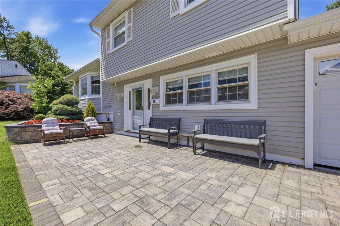 House in Woodbridge Township, New Jersey, United States 2 - 18288826