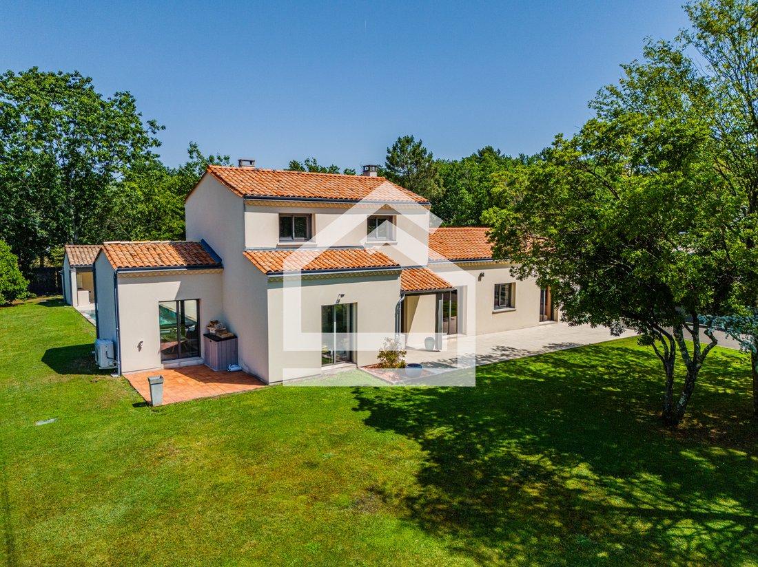 House in Le Pian-Médoc, Nouvelle-Aquitaine, France 4 - 18285005