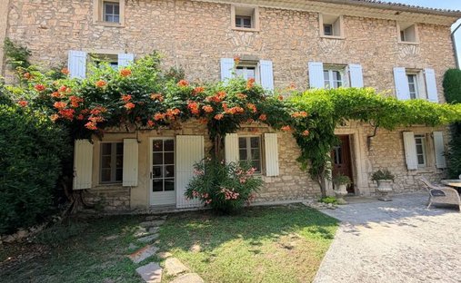 Villa in Saint-Didier, Provence-Alpes-Côte d'Azur, France 1