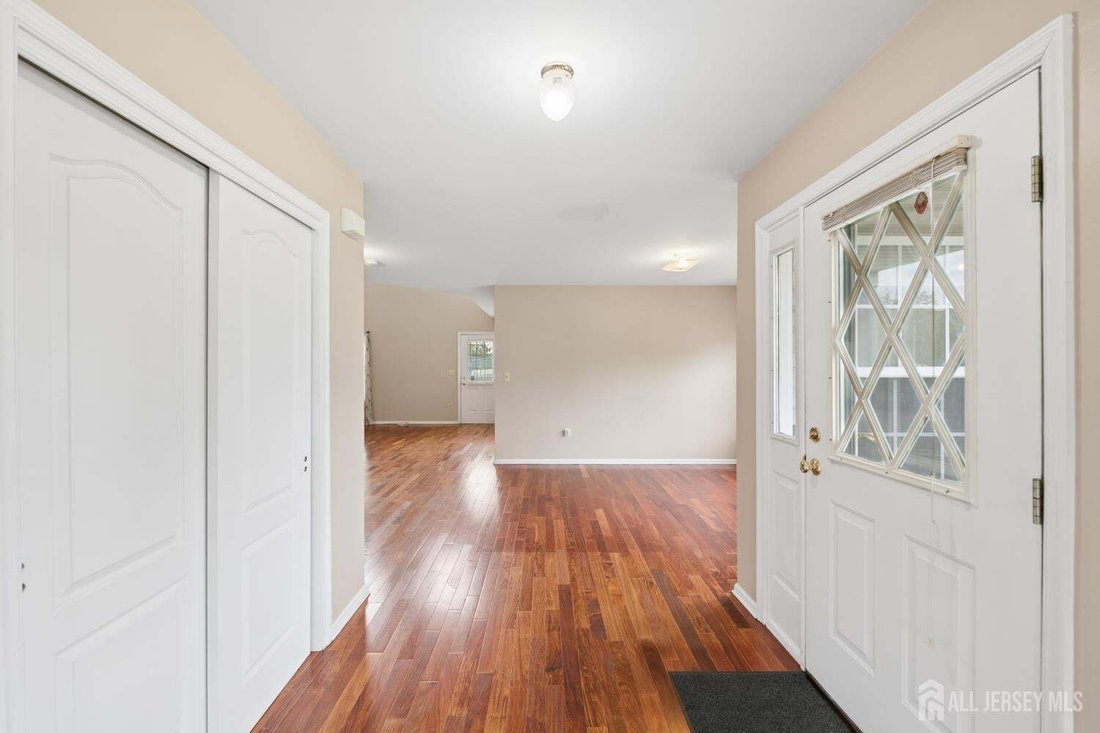 Townhouse in North Brunswick Township, New Jersey, United States 3 - 17973360