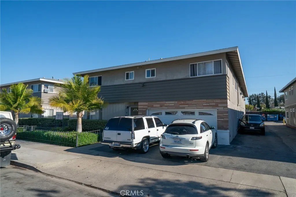 Orange, California, United States 2 - 17400848