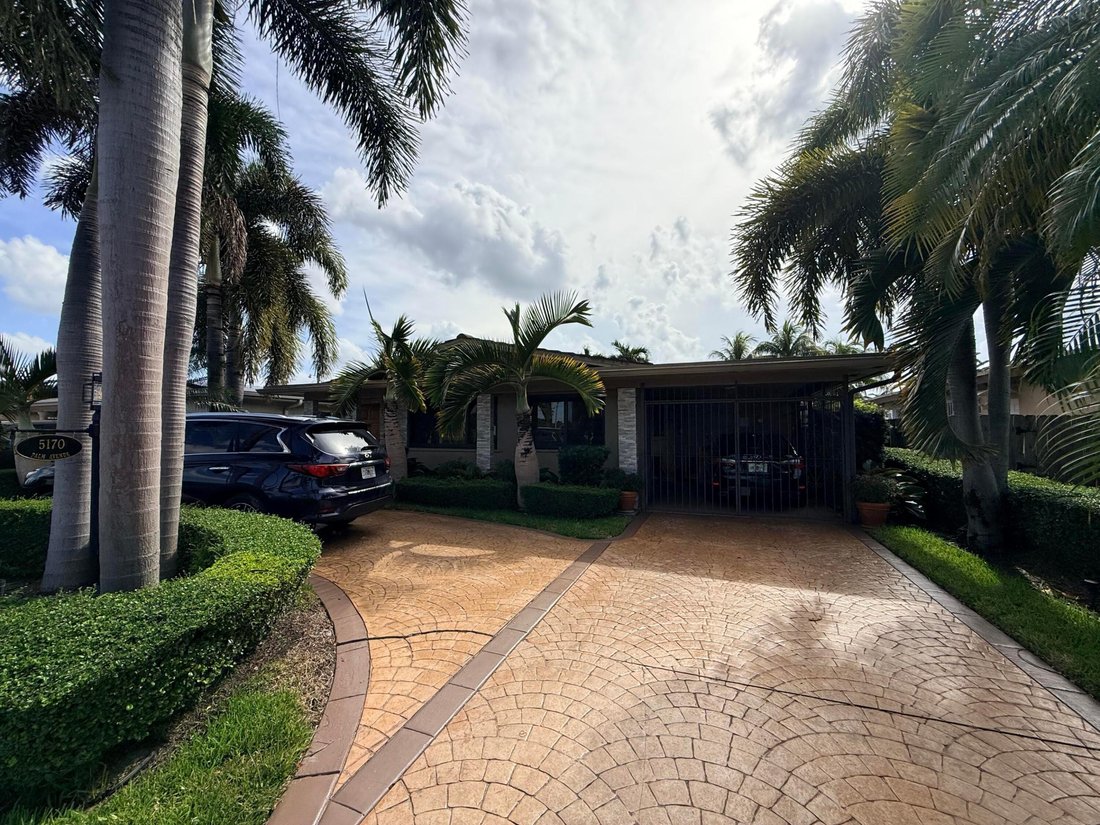 House in Hialeah, Florida, United States 1 - 18284655