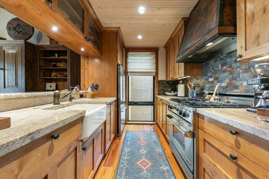 Condo in Tahoe City, California, United States 5 - 18288084