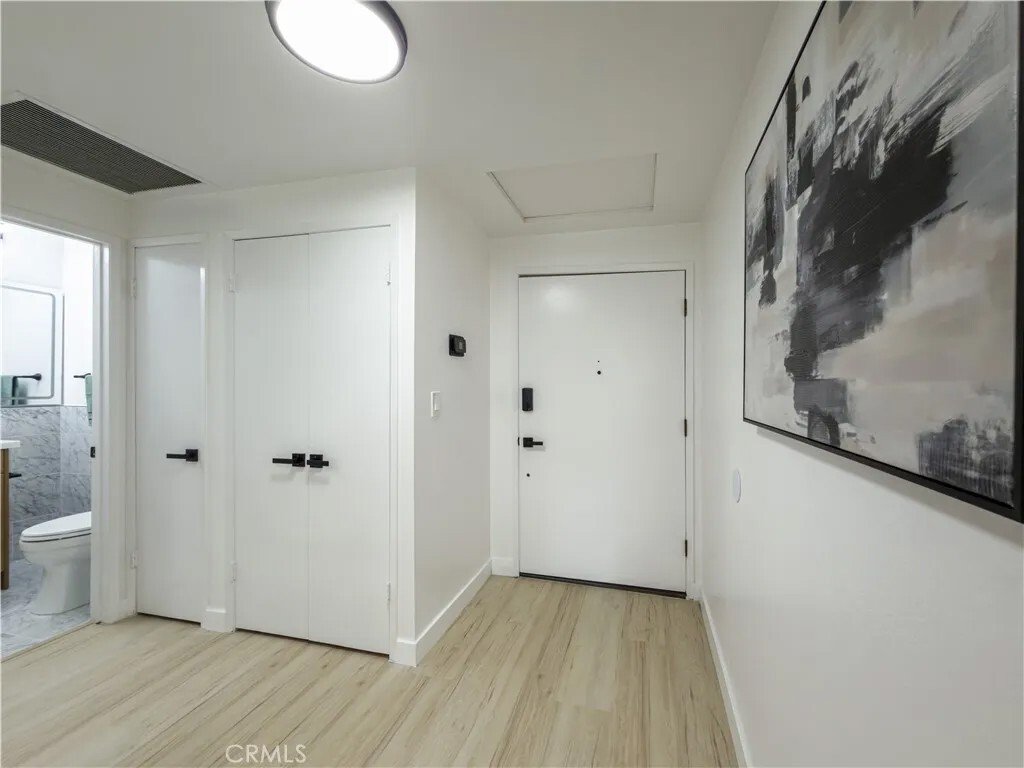 Condo in Los Angeles, California, United States 5 - 18289036
