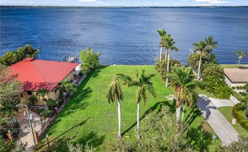 Land in Fort Myers, Florida, United States 1