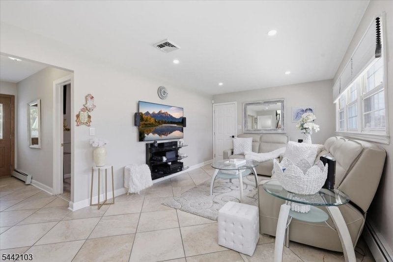 House in Woodbridge Township, New Jersey, United States 4 - 18288837