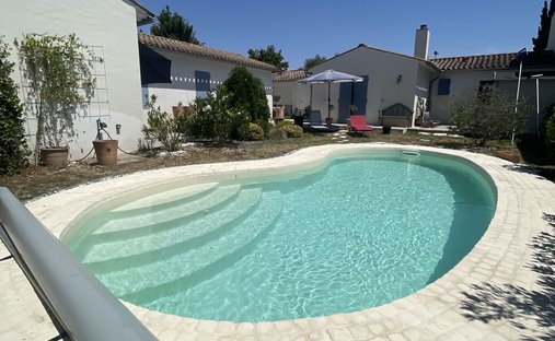 House in Bourg, Périgny, France 1