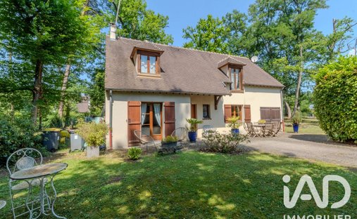 House in Arbonne-la-Foret, Ile-de-France, France 1