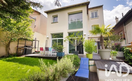 House in Centre Ville, Rueil-Malmaison, France 1