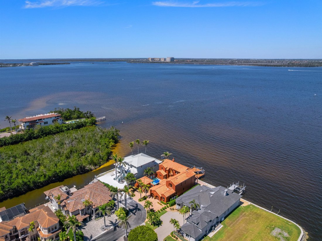 House in Fort Myers, Florida, United States 3 - 18293249