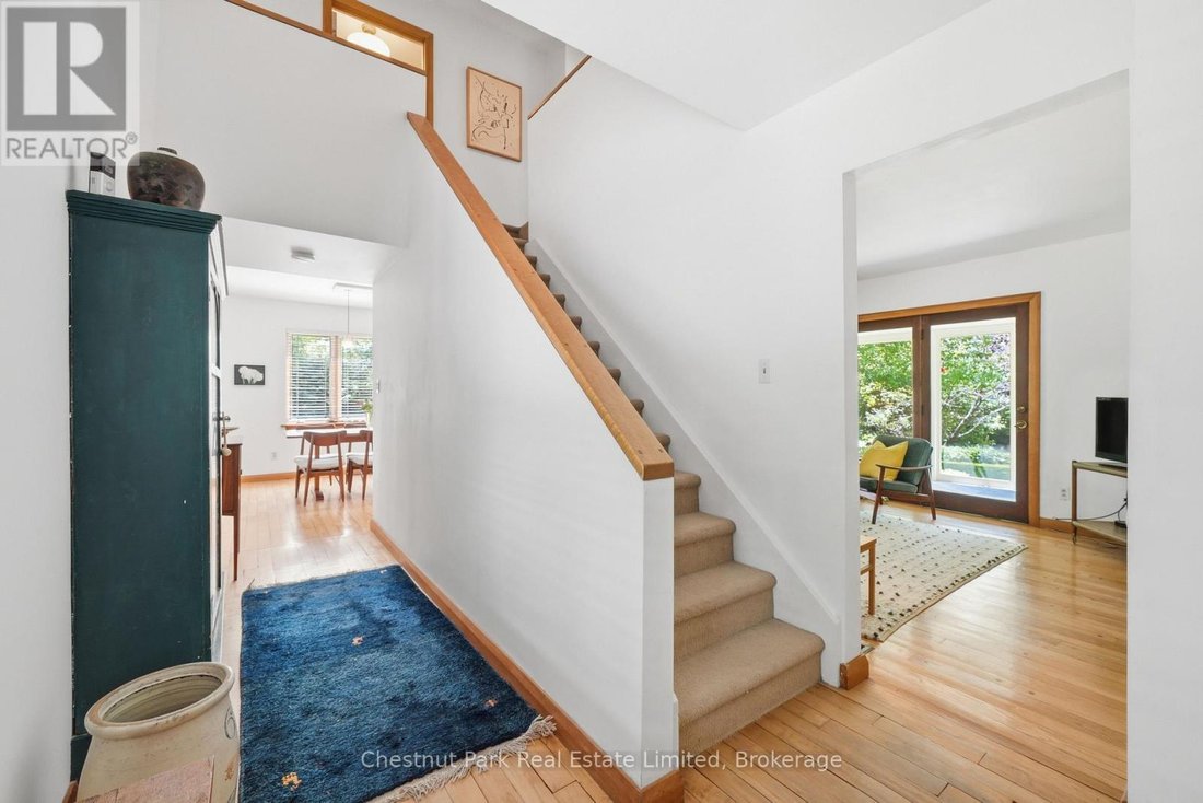 House in Prince Edward, Ontario, Canada 4 - 18126279