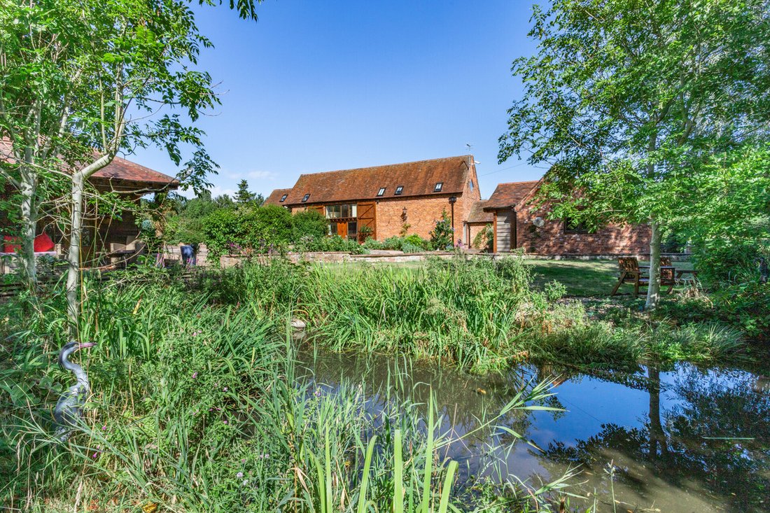 Bromsgrove, England 2 - 18288613