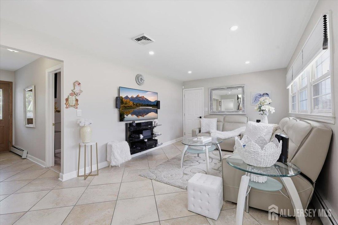 House in Woodbridge Township, New Jersey, United States 4 - 18288826