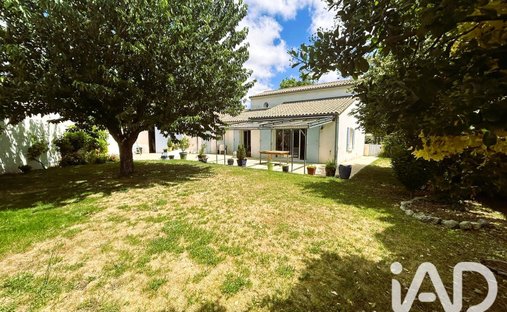 House in Bourg, Périgny, France 1