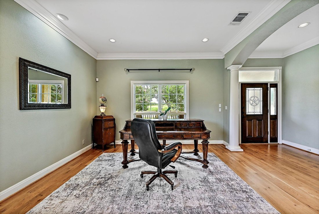 House in Elgin, Texas, United States 4 - 18284761