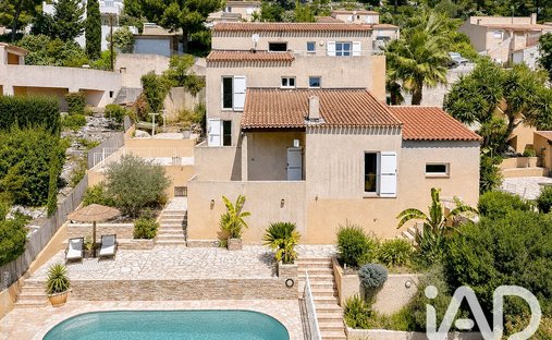 House in Carnoux-en-Provence, Provence-Alpes-Côte d'Azur, France 1