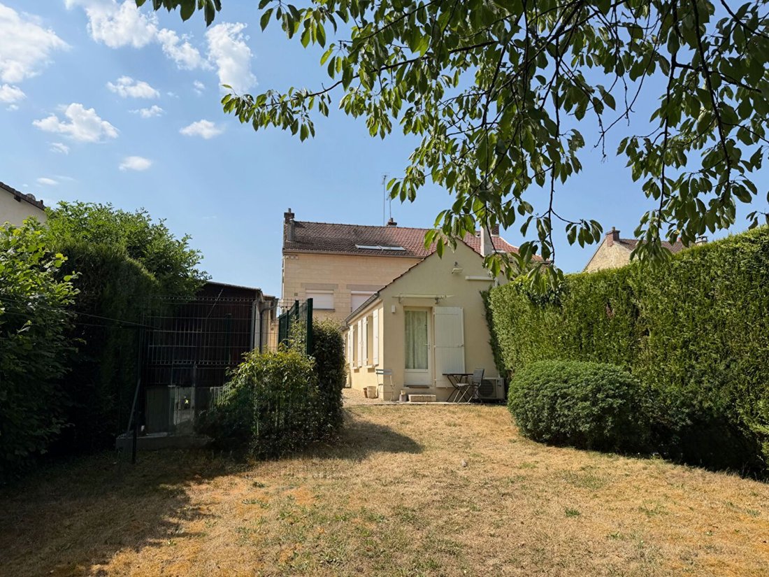House in Senlis, Hauts-de-France, France 1 - 18294874