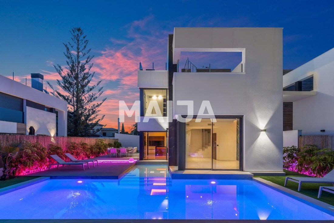 House in Torrevieja, Valencian Community, Spain 2 - 18295584