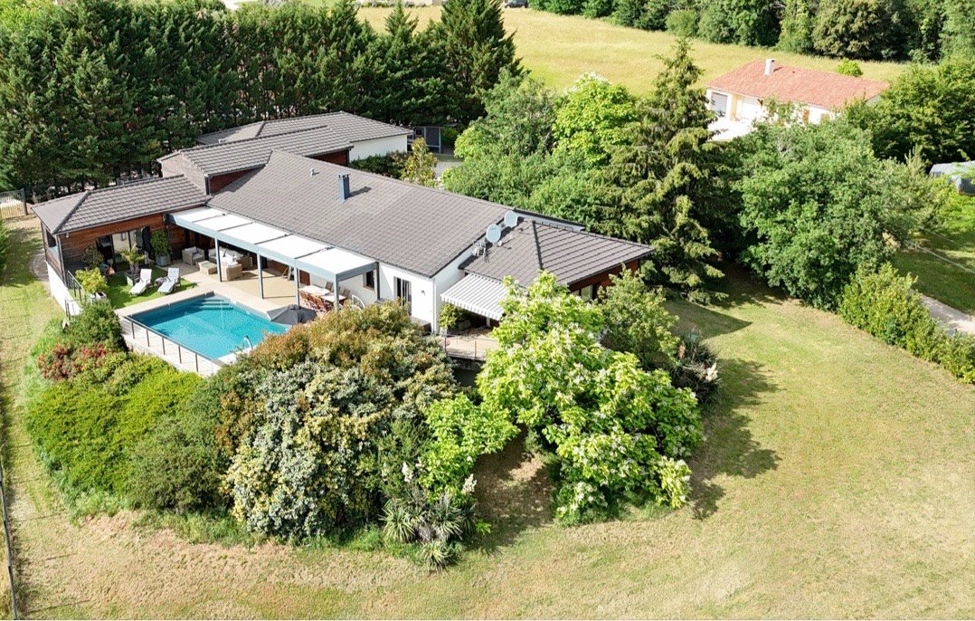 Villa in Auriac-du-Perigord, Nouvelle-Aquitaine, France 1 - 18077147