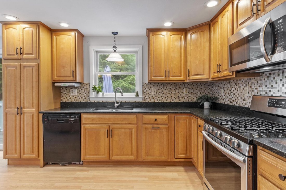 House in Plaistow, New Hampshire, United States 3 - 18296275